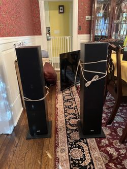 Speaker Set, 2 ONKYO SKF 4800, 3 Infinity Front Facing Speaker 2 Small One Large.