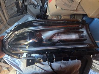2019 dodge charger right headlight
