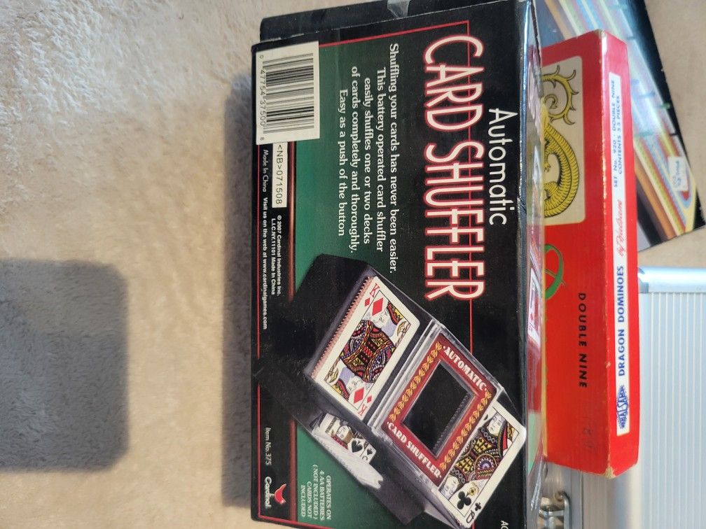 AUTOMATIC CARD SHUFFLER