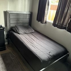 Twin Bed w/ Mattress and Boxspring