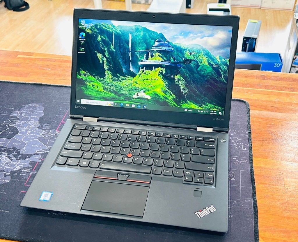 Lenovo ThinkPad X1 Carbon Core i5 8GB 256GB SSd Windows 10 Pro