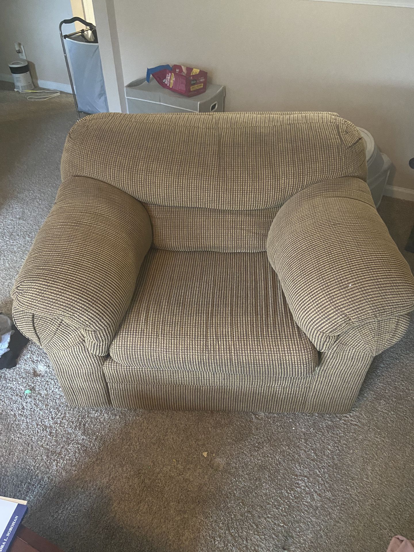 Clean 3 Piece Couch Set