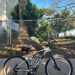 GT Avalanche 3.0 Mountain Bike – 26” Wheels – 24-Speed – Small Frame – Disc Brakes Bicycle