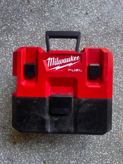 Milwaukee M12 vacuum