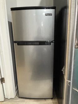 MagicChef refrigerator and freezer