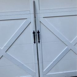 Weight Bar With Spiral Threads On Each End