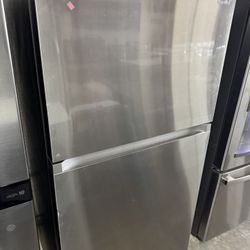 Samsung 33 Inch Fridge With 90 Day Warranty Only $450
