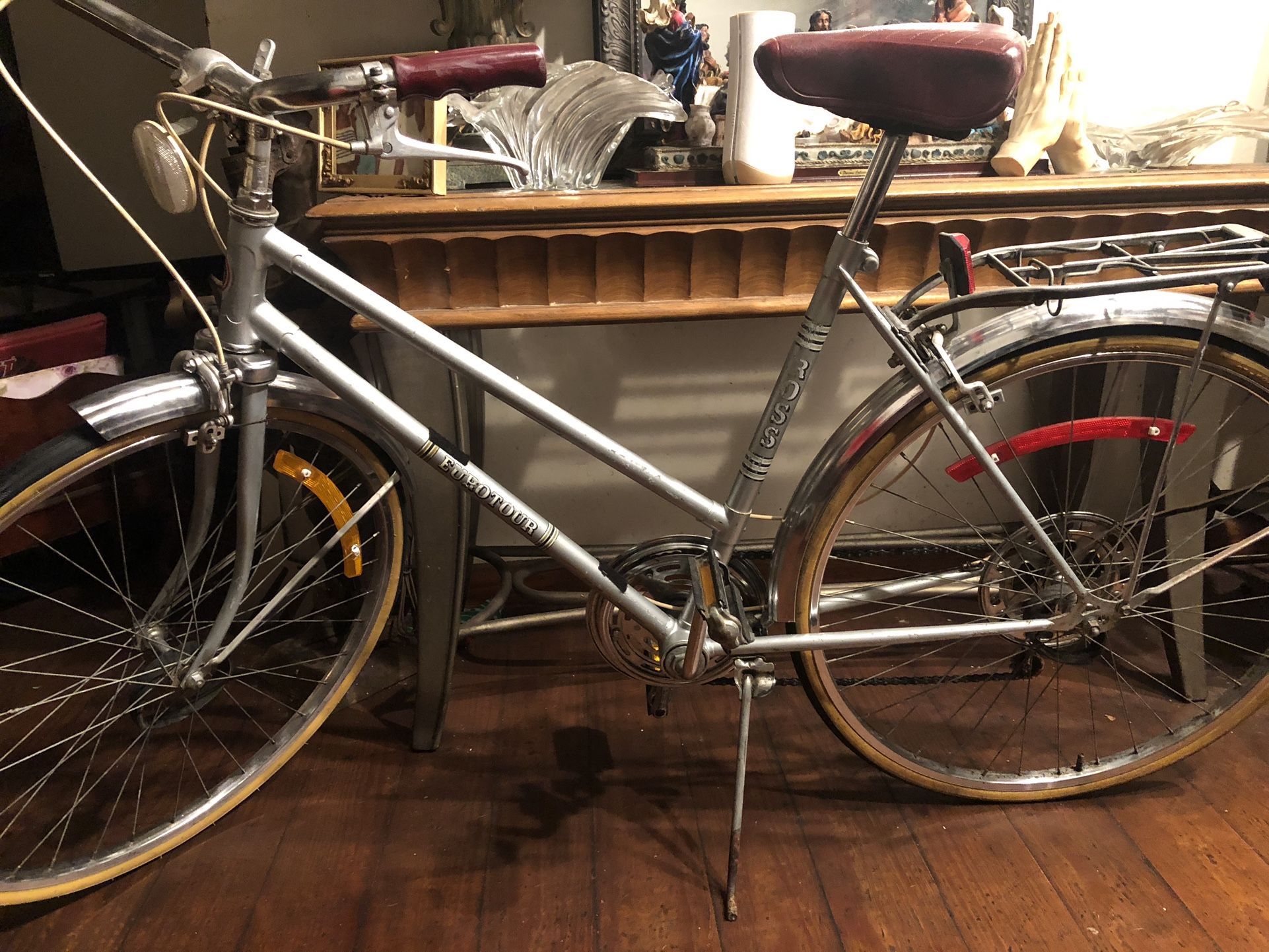 Women’s Classic Rare 26’ Euro 6 Speed Tour Ross Bicycle