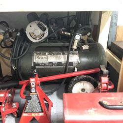 Black And Decker Air Station 120v Air Compressor for Sale in Las Vegas, NV  - OfferUp