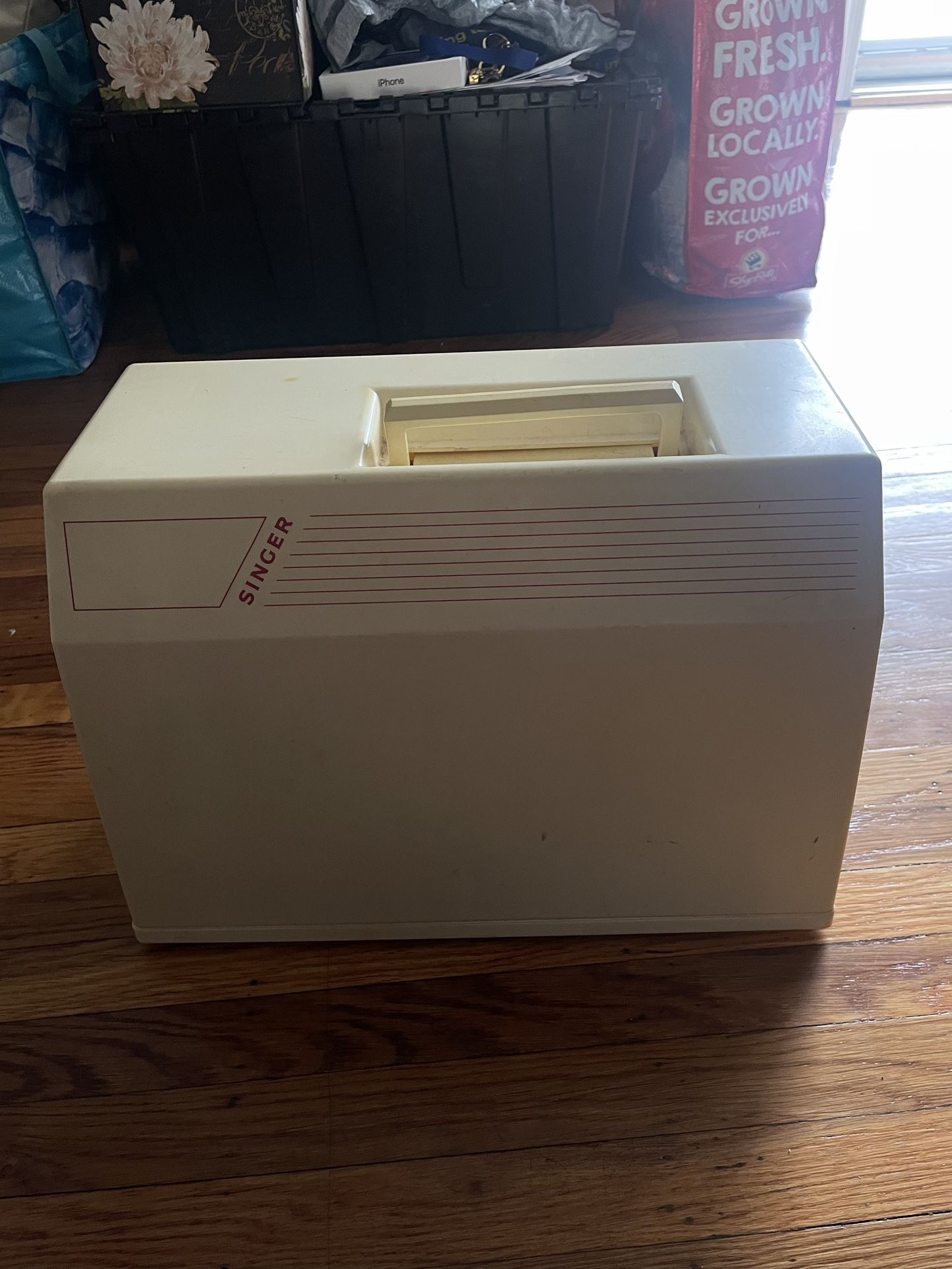 Singer Vintage Seeing Machine 