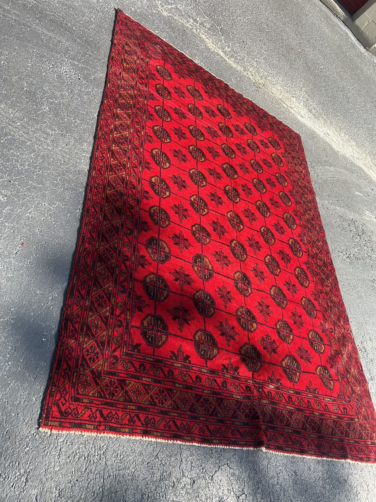 HAND KNOTTED RUG