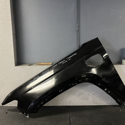 2021-2022-2023-2024 JEEP GRAND CHEROKEE PLUG-IN LEFT FENDER OEM USED