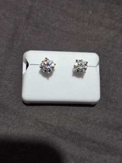 silver moissanite