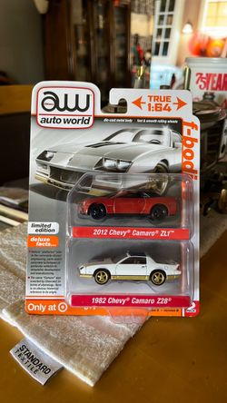 Auto world 2012 and 1982 Camaro set diecast
