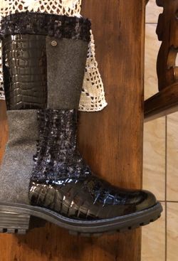 Naturino black girl boots