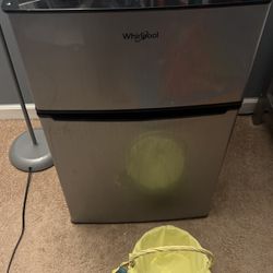 Whirlpool Mini Fridge With Freezer