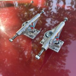 Eric koston venture trucks 8.0 Bones bearings (like new)  T-tool