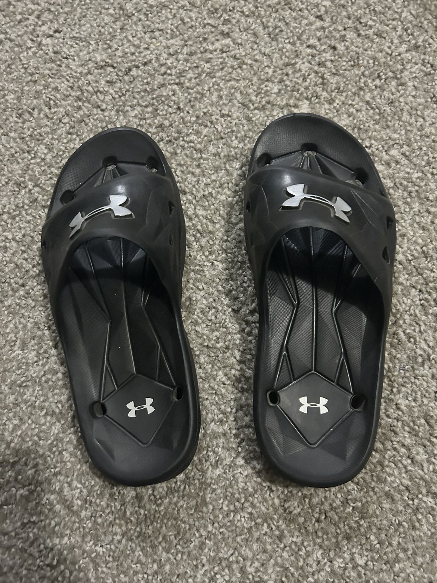 Under Armour slipper M7 W8