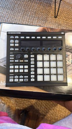 Native Instruments Maschine MK2 Groove Production Studio - Black