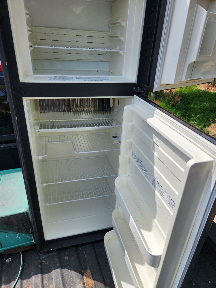 Dometic Rv Motorhome Refrigerator Not Working for Sale in Whittier, CA