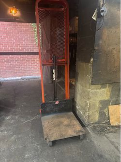 Presto Hydraulic Stacker Lift