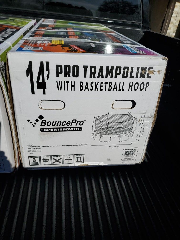 New. 14ft Trampoline With Enclosure And Basketball Hoop