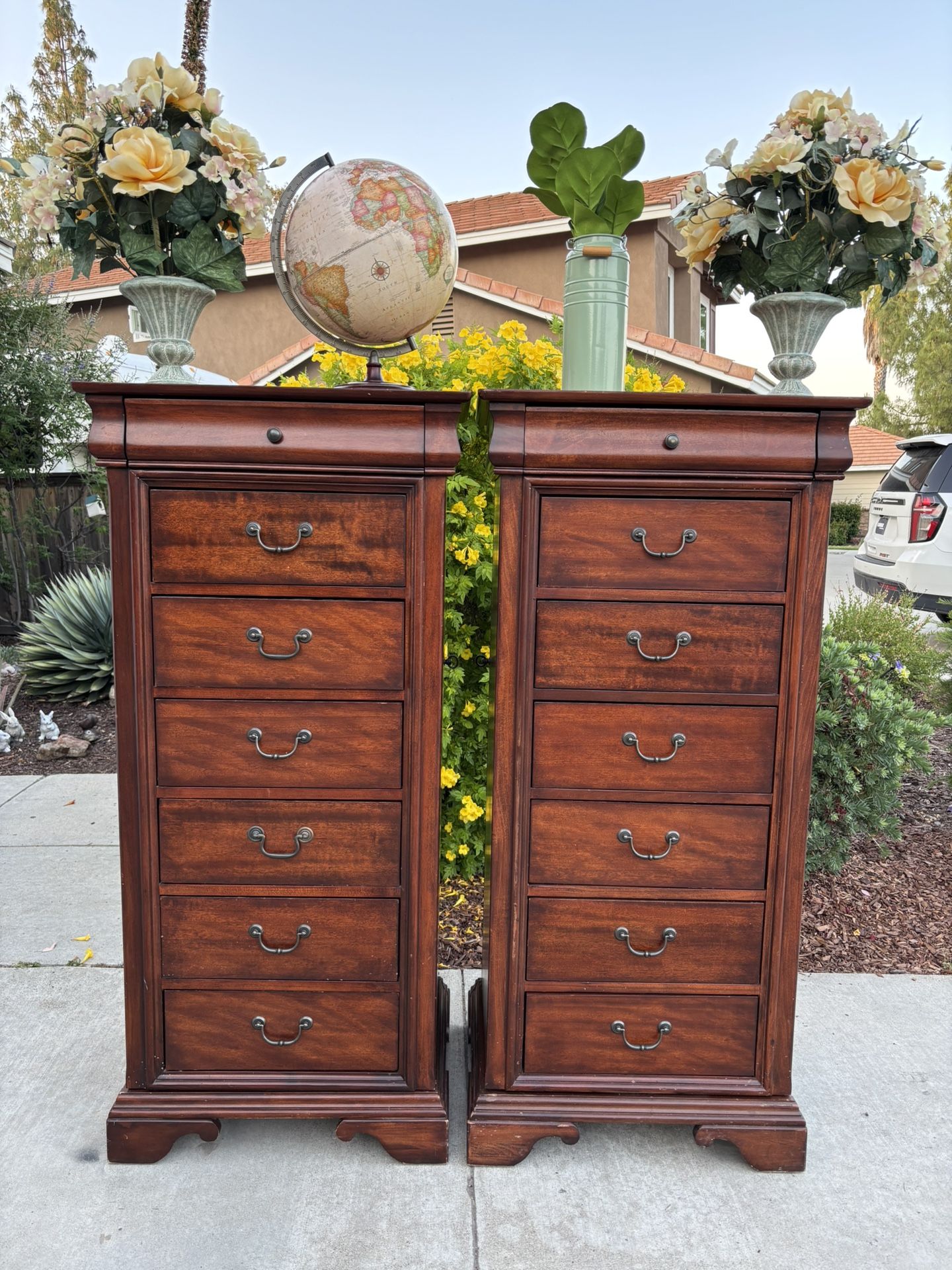 Solid Wood 14 Drawer Rotating Dresser Chest of Drawers with Mirror Furniture Great Condition