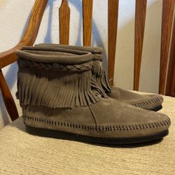 Grey Minnetonka Moccasins Womens 8.5