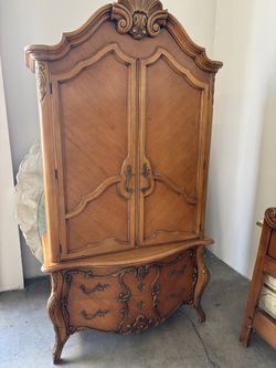 “Romweber” Armoire / Wardrobe / Chest in perfect condition-Absolutely Gorgeous