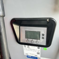 Water Heater / Brand New 