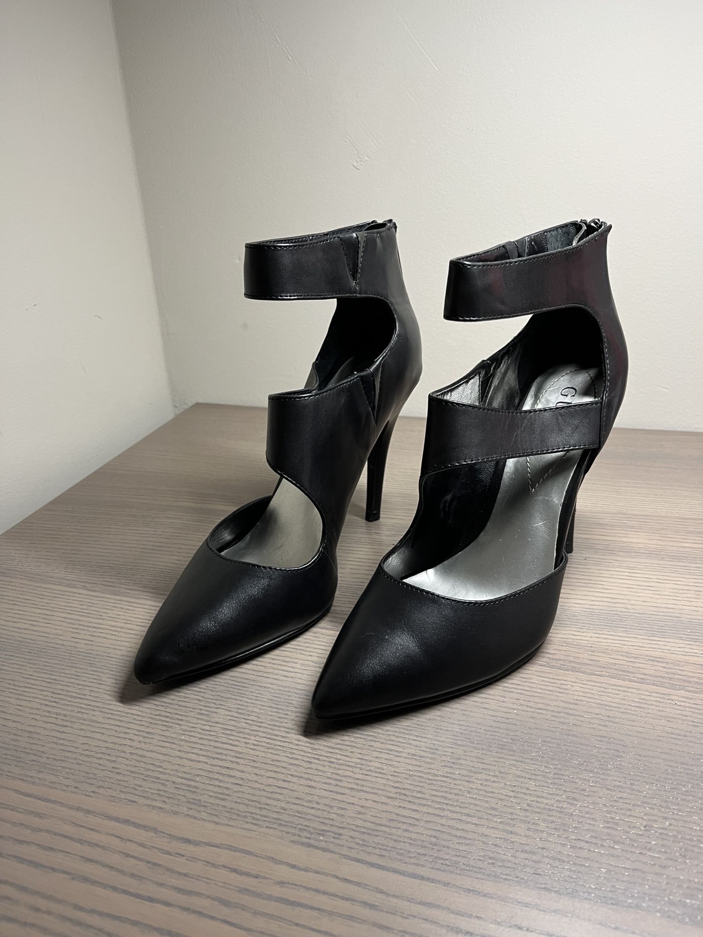Guess Shoes 7M Black High Heels