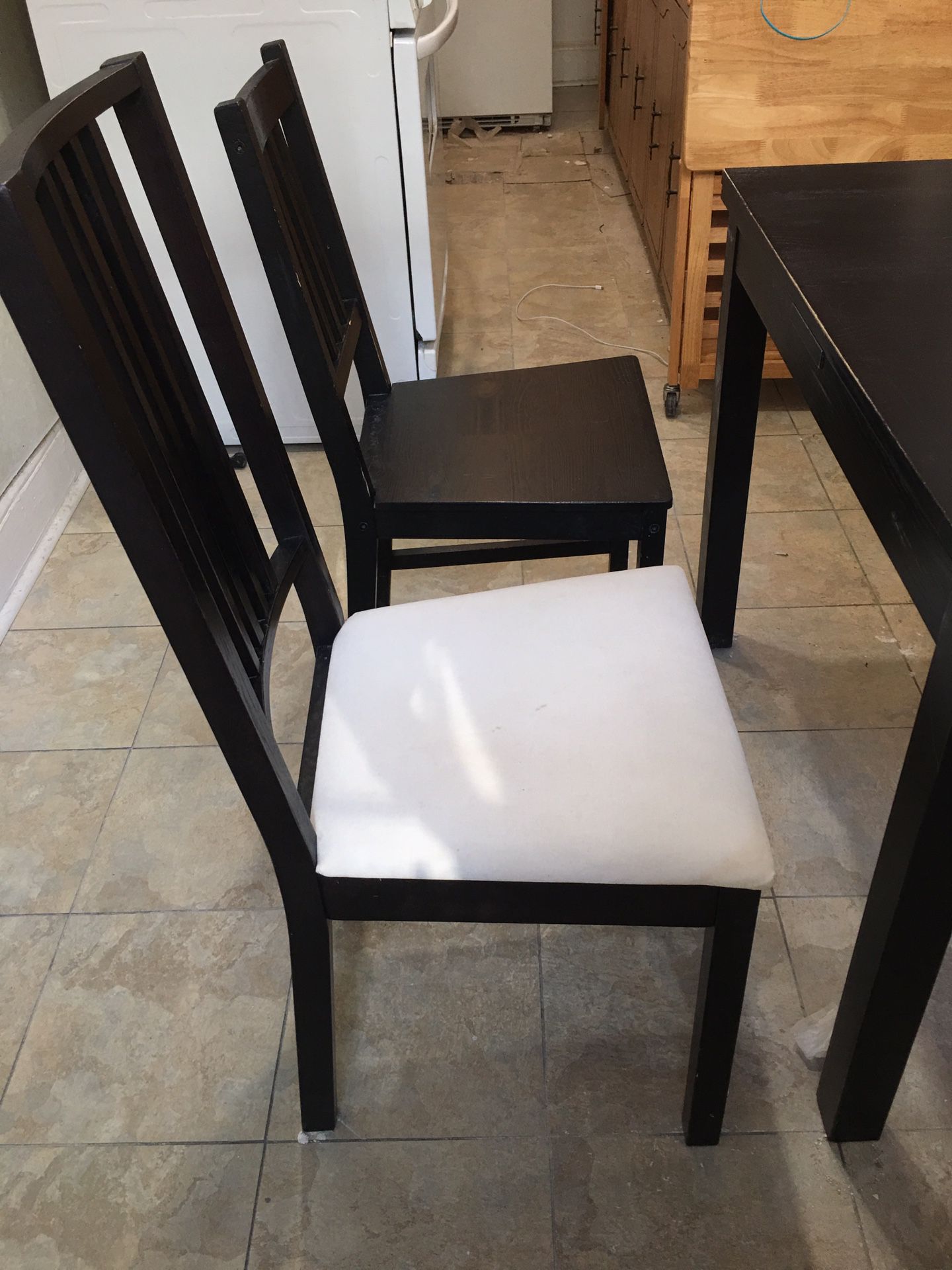 Kitchen/dinner table set with chairs (optional)