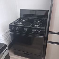 BRAND NEW OPEN BOX STOVES 1 YEAR MANUFACTURES WARRANTY! STARTING @ $449 & UP! DRLIVERY  & FINANCING AVAILABLE ! 