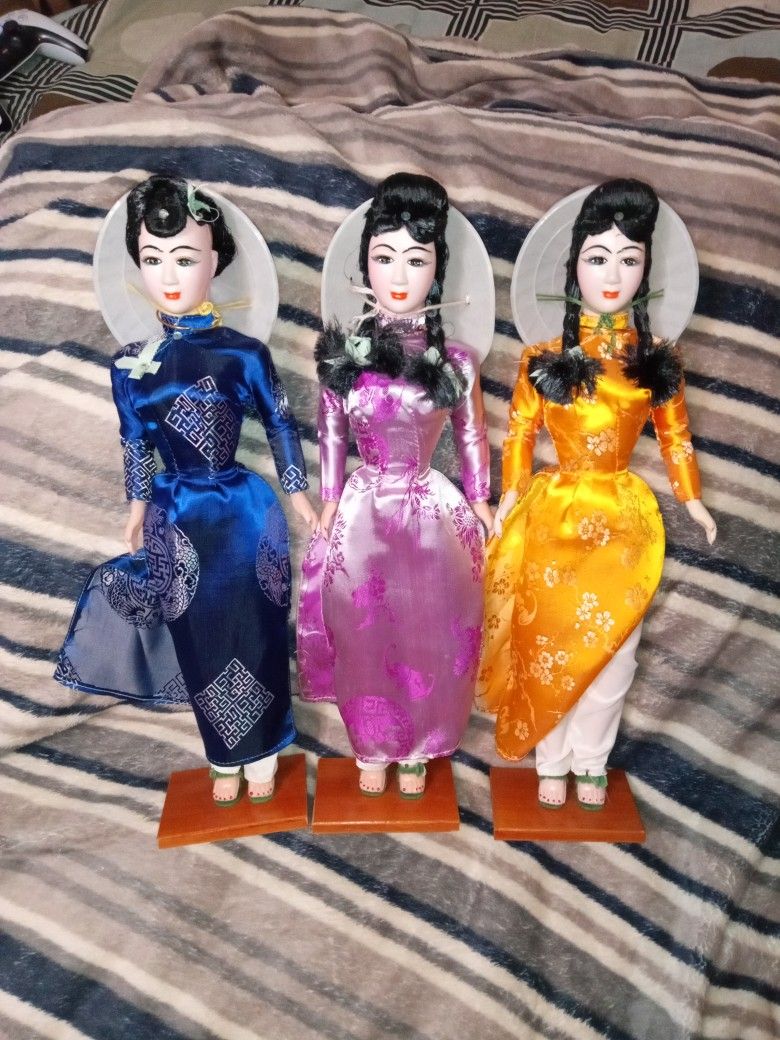 Vintage 1960s Asian  Dolls 