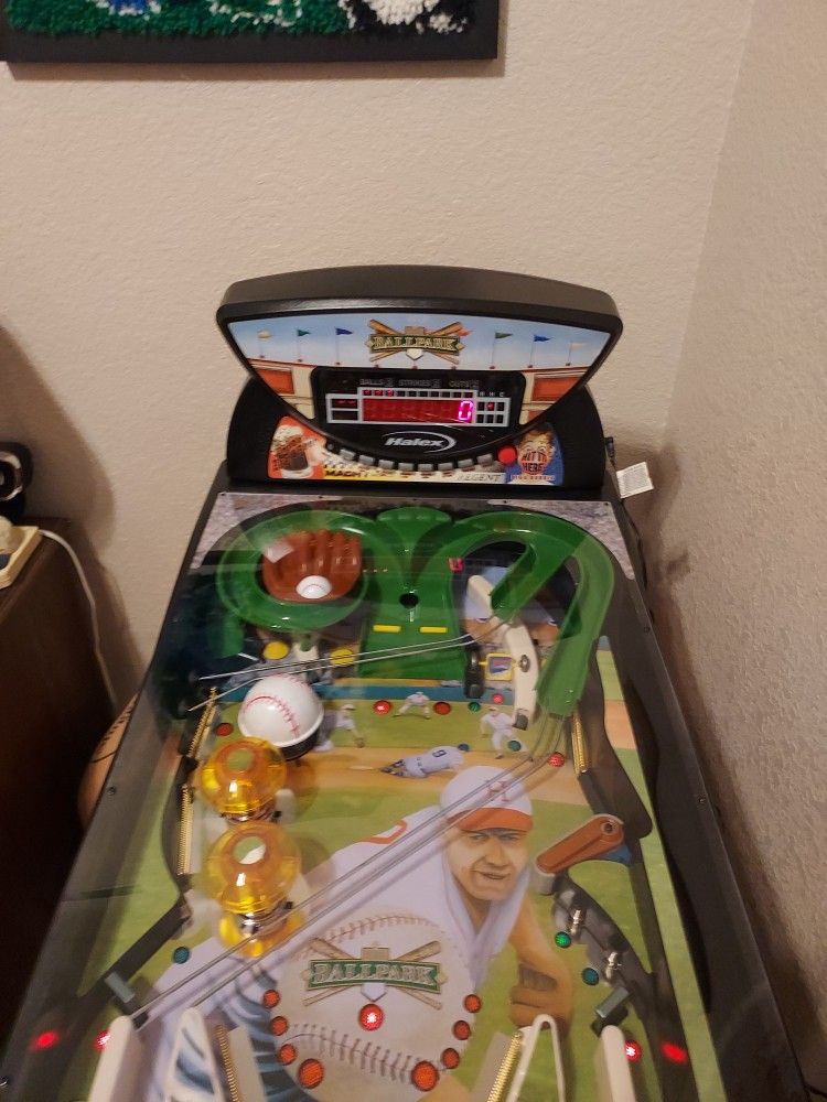 STANDING BASEBALL PINBALL MACHINE WITH INSTRUCTIONS