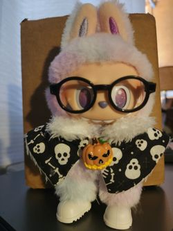 DOLL NOT INCLUDED! LABUBU NEW HALLOWEEN OUTFIT BLACK WITH WHITE SKULLS AND PUMPKIN CLASP, WHITE SHOES AND BLACK GLASSES 