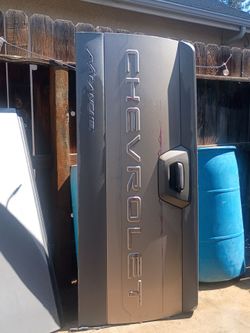 2001 AVALANCHE TRUCK GATE N BED COVER