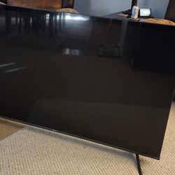 65 INCH HISENSE•ROKU TV