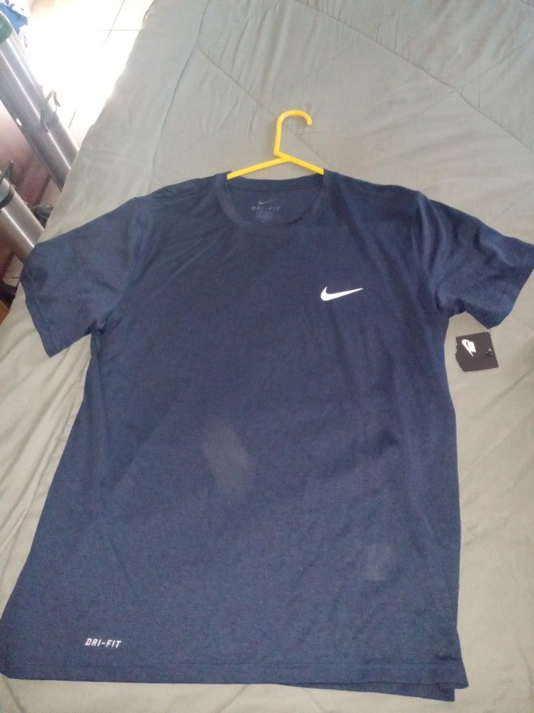 New Nike T Shirt Siz L (ONLY TODAY)