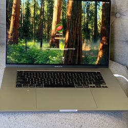 Near perfect MAX SPECS 16” 2019 MacBook Pro with AMD Radeon Pro 5500M 4gb DDR6