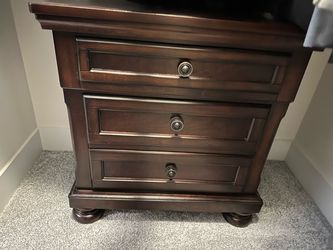 Bedroom set. 3 pieces.