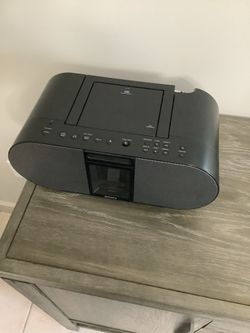 SONY HIGH QUALITY BOOMBOX . CD , iPHONE , iPOD , RADIO . EXCELLENT CONDITION . GREAT SOUNDING UNIT .