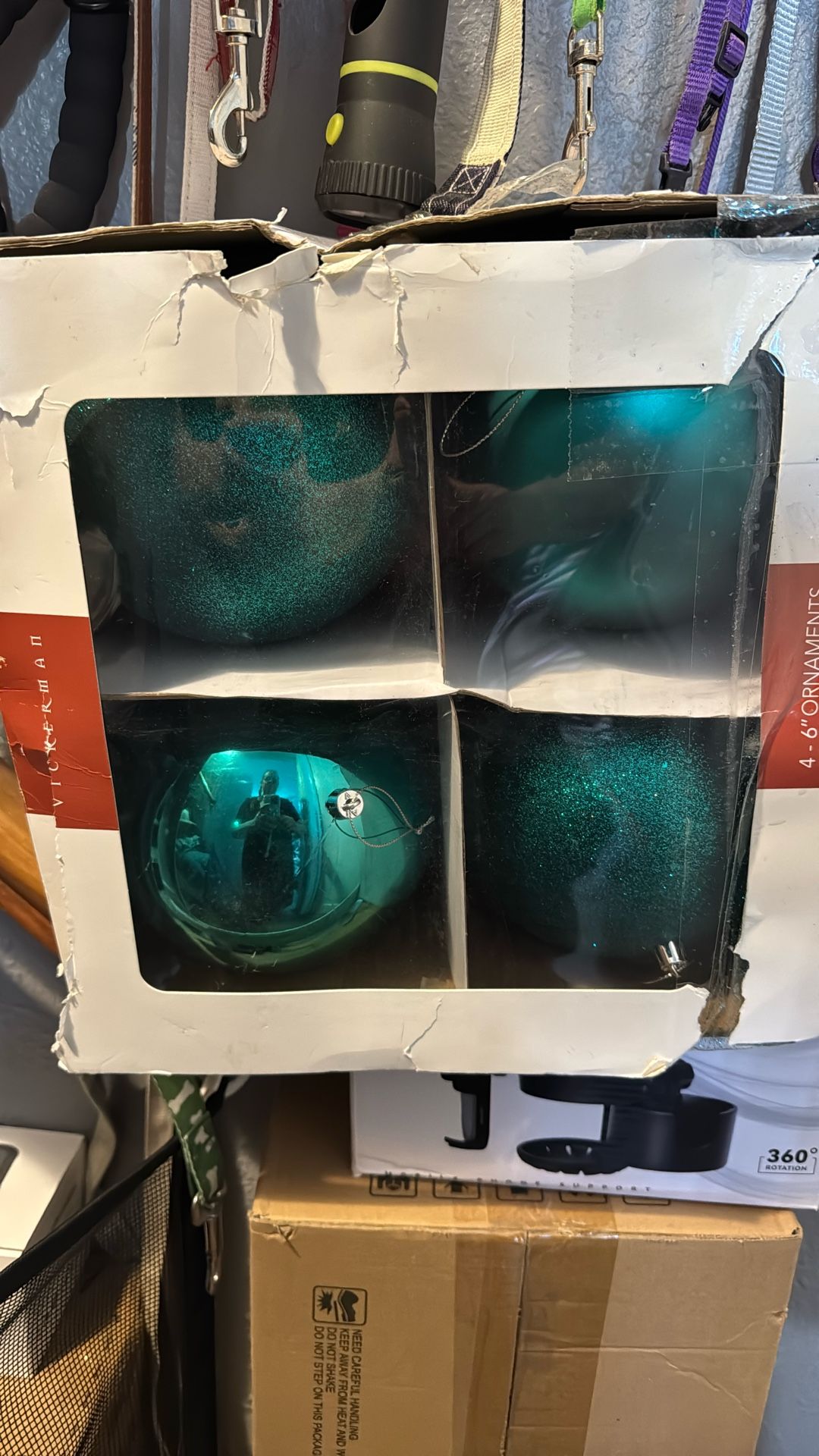 Outdoor decorationsk, 6 inch bulbs