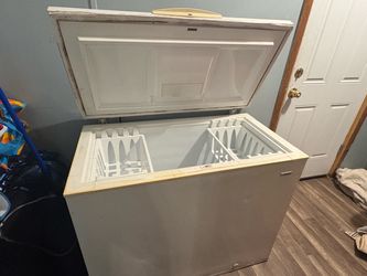 White Chest Deep Freezer with Baskets