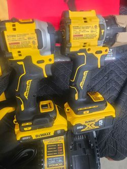 DEWALT 20V MAX XR Hammer Drill and ATOMIC Impact Driver 2 Tool Cordless Combo Kit
