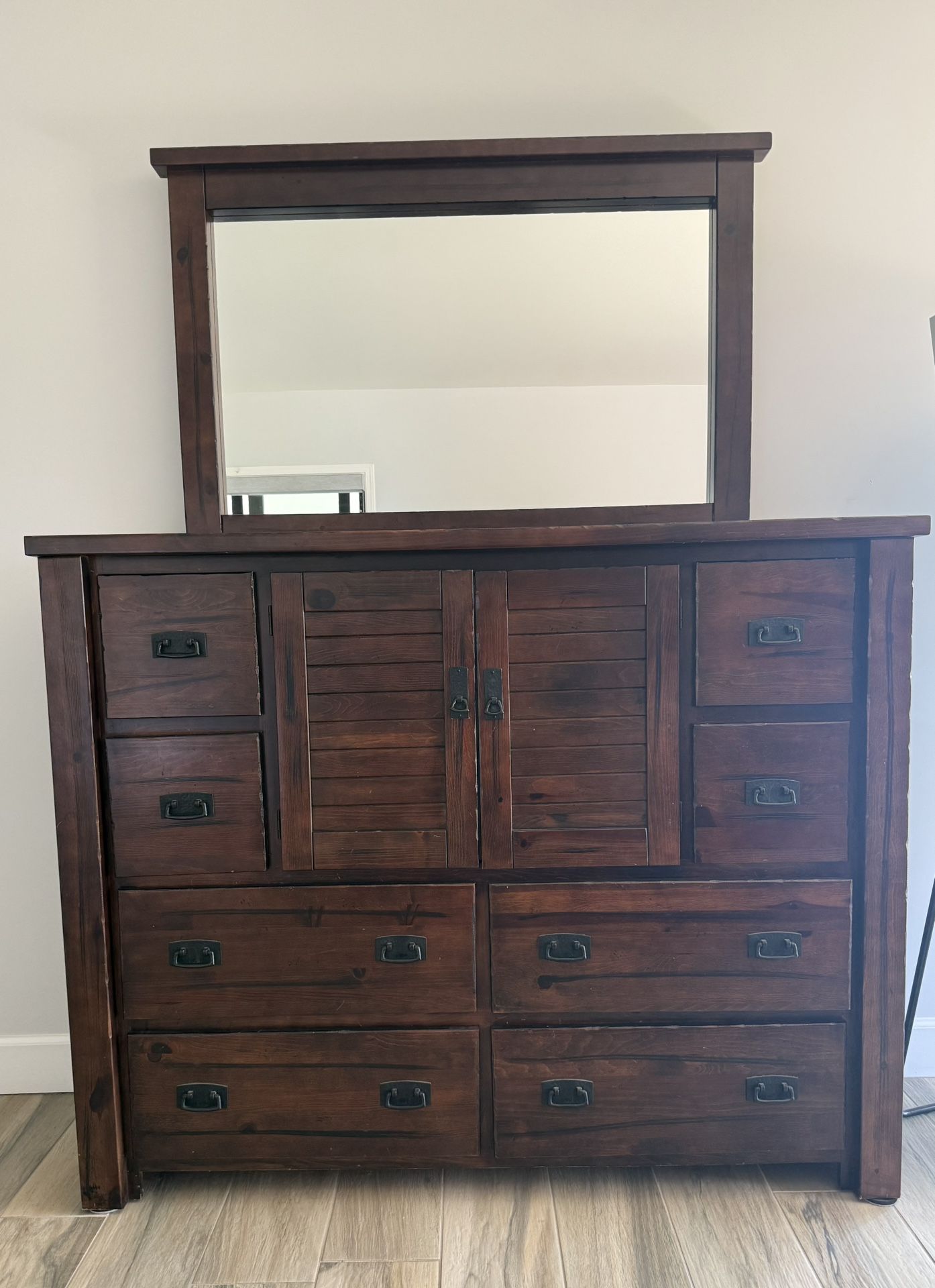 Dresser With Mirror