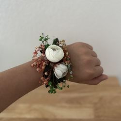 Corsages And Boutonniere 