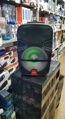 PORTABLE BLUETOOTH SPEAKERS