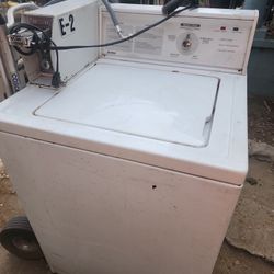 Commercial Washer. Running Good