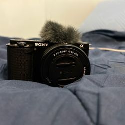 Sony ZV-E10 Camera (Read Description)
